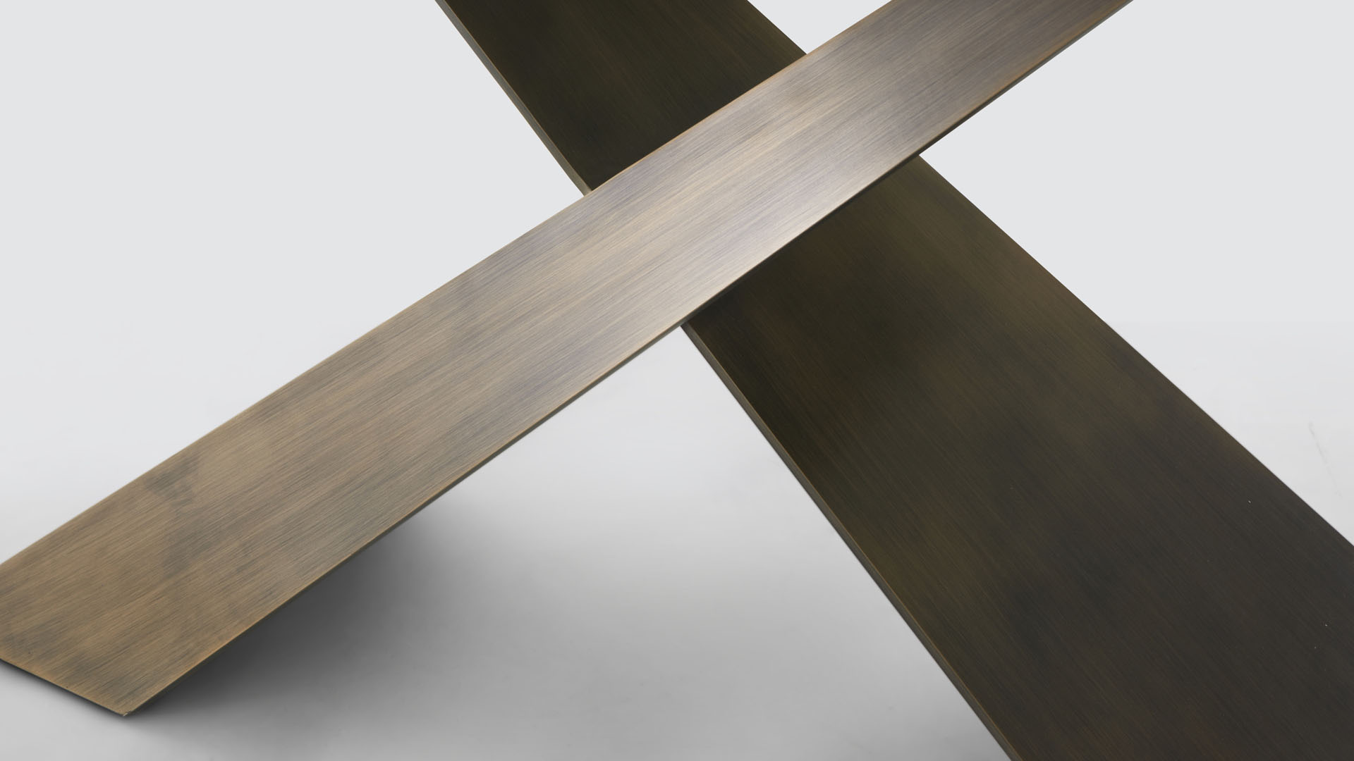 STRATOS Dining Table
